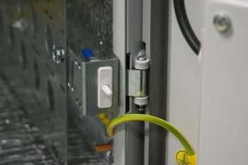 Шкаф коммутационный ЦМО (ШТВ-Н-15.6.5-4ААА-Т1) настенный 15U 600x530мм пер.дв.металл несъемн.бок.пан. 150кг серый 120град. 750мм всепогодный с вентилятором с нагревателем укомплектованный