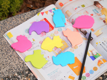 Блок самоклеящийся бумажный Stick`n 21776 50лист. малиновый 1цв.в упак. 