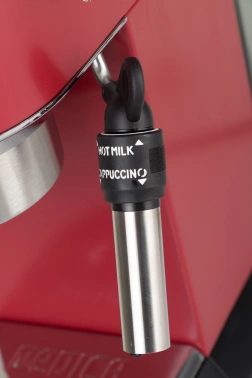 Кофеварка рожковая Delonghi EC685.R