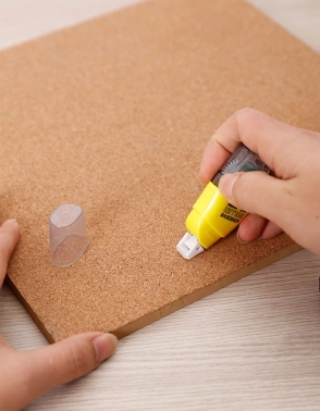 Клеющий роллер Deli EA49011