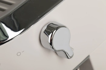 Кофеварка рожковая Delonghi EC685.W