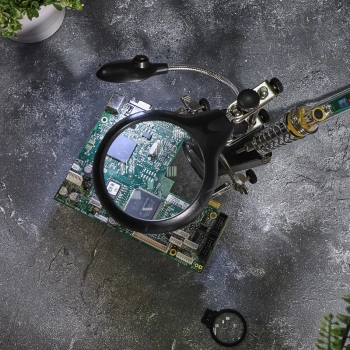 Держатель с лупой Rexant  12-0250