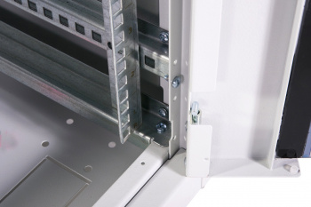 Шкаф коммутационный ЦМО (ШТК-Э-18.6.6-13АА) напольный 18U 598x600мм пер.дв.стекл металл 2 бок.пан. 540кг серый 515мм 43кг 180град. 920мм IP20