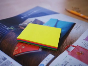 Блок самоклеящийся бумажный Stick`n 27083 76x76мм 80лист. 70г/м2 неон ассорти 4цв.в упак.