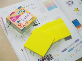 Блок самоклеящийся бумажный Stick`n 27094 76x76мм 300лист. 70г/м2 желтый неон