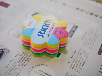 Блок самоклеящийся бумажный Stick`n 21833 67x67мм 250лист. неон ассорти 