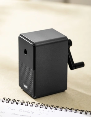 Точилка для карандашей механическая Deli  71160Black