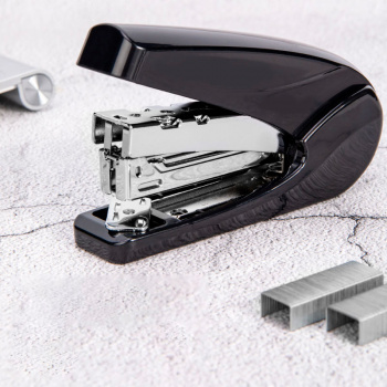 Степлер Deli 0421BLACK 24/6 26/6 (30листов) черный 50скоб коробка