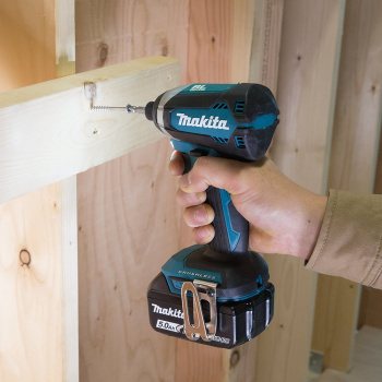 Шуруповерт Makita DTD153Z