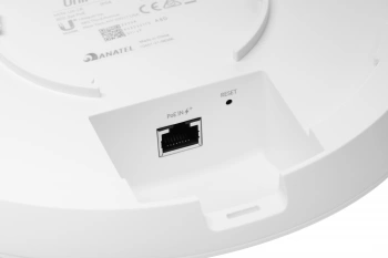 Точка доступа Ubiquiti U6-LR
