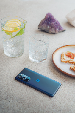 Смартфон Motorola XT2201-1