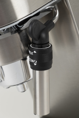 Кофеварка рожковая Delonghi EC685.M