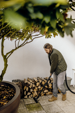 Строительный пылесос Karcher WD 2 Plus S V-15/4/18