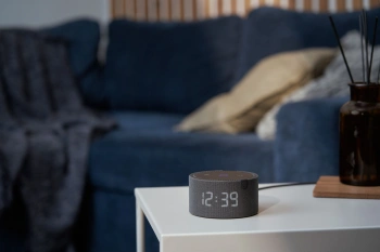 Умная колонка Yandex Станция Мини с часами