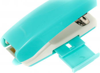 Степлер ручной Kw-Trio 055G9BLUE 24/6 26/6 (20листов) снижение усилия голубой/белый 100скоб металл коробка