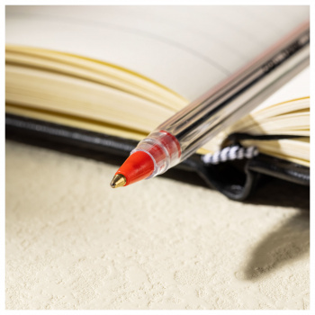 Ручка шариков. Deli Think EQ4-RD