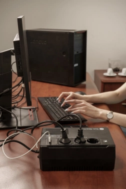 Источник бесперебойного питания Systeme Electriс BV BVSE800RS