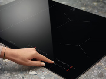 Индукционная варочная поверхность Electrolux EIV634