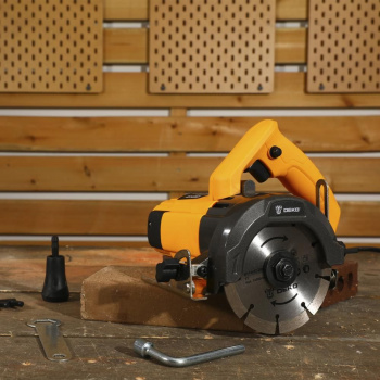 Циркулярная пила (дисковая) Deko DKCS1400
