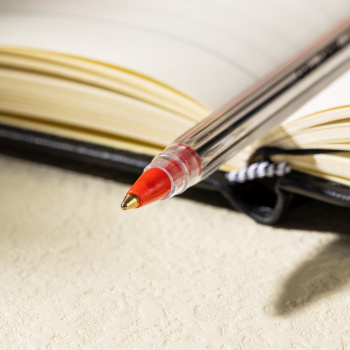 Набор ручек шариков. Deli Think (EQ4-RD-P) прозрачный/красный красн. черн. кор.карт. (50шт) линия 1мм