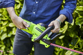 Кусторез Greenworks G40HT61а