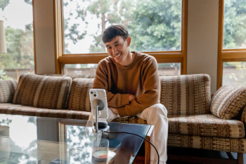 Чехол (клип-кейс) uBear для Apple iPhone 15 Real Mag Case