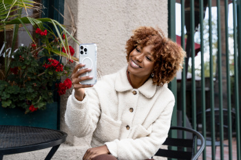 Чехол (клип-кейс) uBear для Apple iPhone 15 Pro Real Mag Case