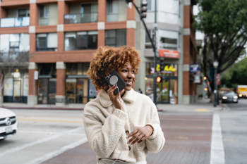 Чехол (клип-кейс) uBear для Apple iPhone 15 Pro Touch Mag Case