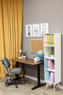 Стол игровой Knight TABLE T2 столешница дерево орех каркас черный (KNIGHT TABLE T2 WD)