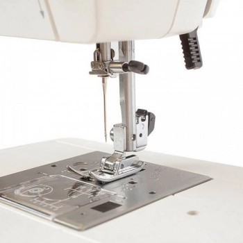 Швейная машина Janome Sewist 709