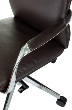 Кресло руководителя Бюрократ _Vega коричневый кожа с подголов. крестов. алюминий