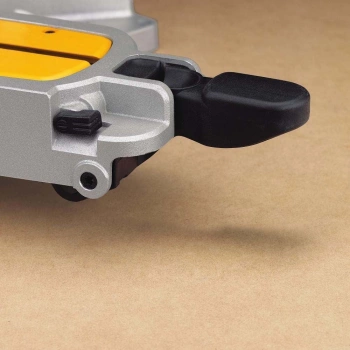 Торцовочная пила DeWalt DWS780