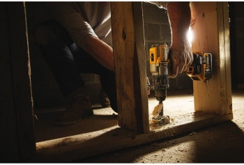 Дрель-шуруповерт DeWalt DCD996P2-QW