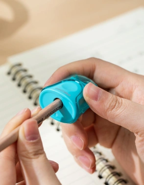 Точилка для карандашей ручная Deli  ER01000-MT