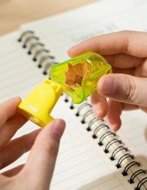 Точилка для карандашей ручная Deli  ER01000-MT