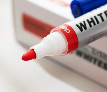 Маркер для досок Deli  EU017-RD