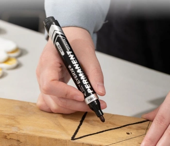 Маркер перманентный Deli  EU216-RD