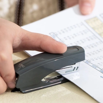 Степлер Deli E0238Sblack