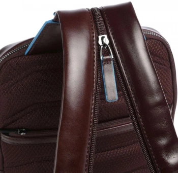 Рюкзак слинг мужской Piquadro Blue Square CA6589B2/MO красное дерево кожа