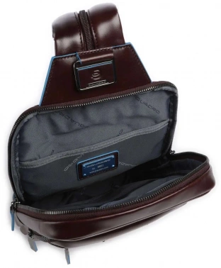 Рюкзак слинг мужской Piquadro Blue Square CA6589B2/MO красное дерево кожа