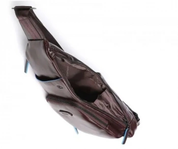 Рюкзак слинг Piquadro Blue Square Revamp CA5577B2V/MO красное дерево кожа