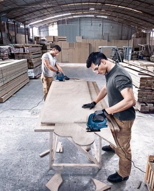 Лобзик Bosch GST 700