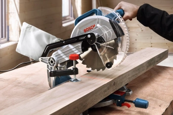 Торцовочная пила Bosch GCM 216