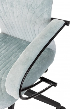 Кресло руководителя Бюрократ  CH-610