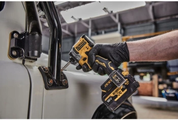 Шуруповерт DeWalt DCF850N-XJ