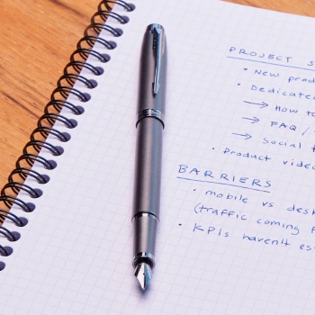 Ручка перьев. Parker IM Monochrome F328