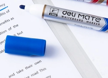 Маркер для досок Deli  EU052-BL