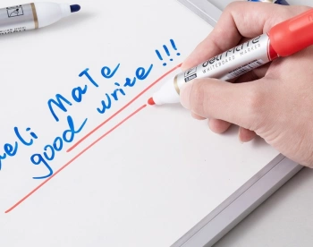 Маркер для досок Deli  EU052-RD