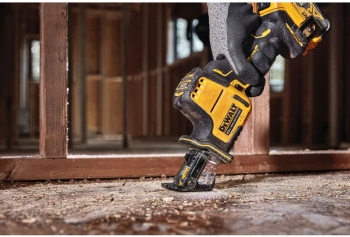 Сабельная пила DeWalt DCS369NT-XJ