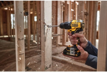 Дрель-шуруповерт DeWalt DCD709D2T